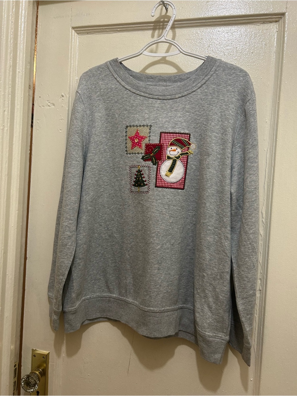 NWOT Gray Crewneck Ugly Sweater with Snowman Patch Appliqués Women's Sz XL
